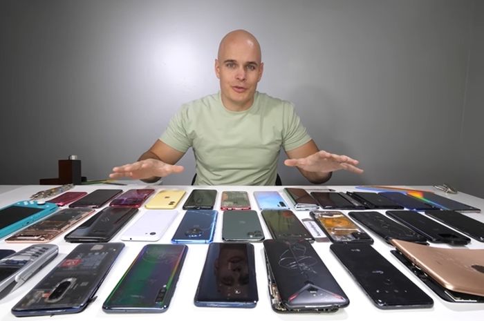 JerryRigEverything đánh giá smartphone yếu nhất, bền nhất năm 2019